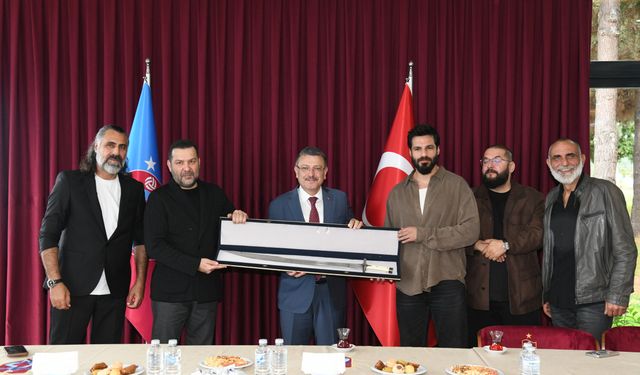 Başkan Genç,''Mehmed:Fetihler Sultanı'' ekibiyle bir araya geldi