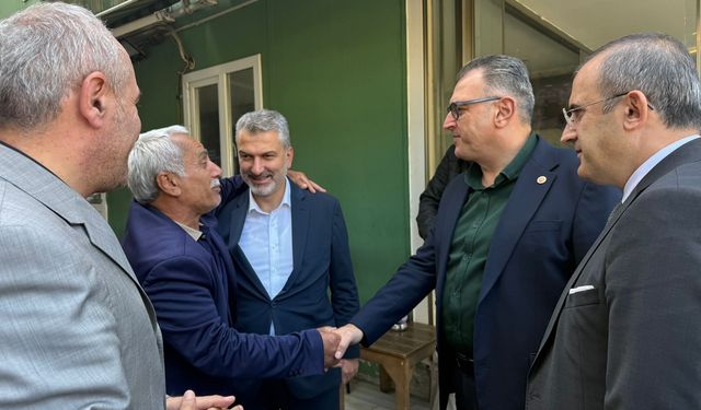 AK Parti Trabzon’da saha hâkimiyetini güçlendiriyor: Hasan Çilez ve Dr. Sezgin Mumcu ilçelerde teşkilat buluşmalarında