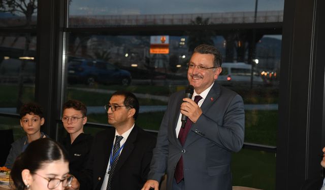 Başkan Ahmet Metin Genç, üniversiteli öğrencilere seslendi