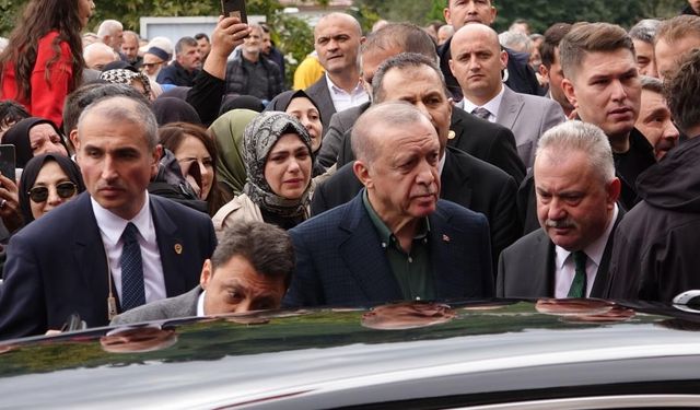 Cumhurbaşkanı Erdoğan cuma namazını Güneysu Merkez Camii’nde kıldı