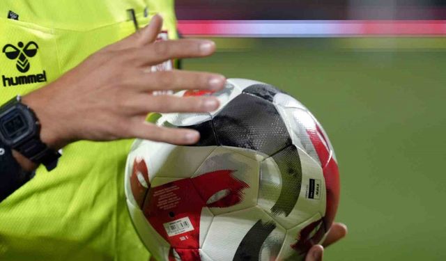 Çaykur Rizespor - Trabzonspor maçının hakemi, Halil Umut Meler oldu.