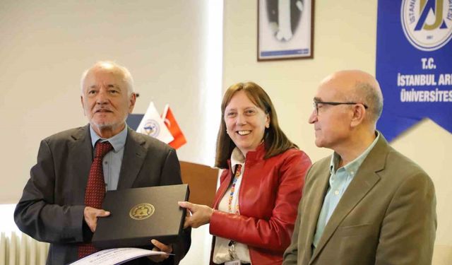 Duayen gazeteci-yazar Haluk Şahin, dijital çağın risklerini anlattı