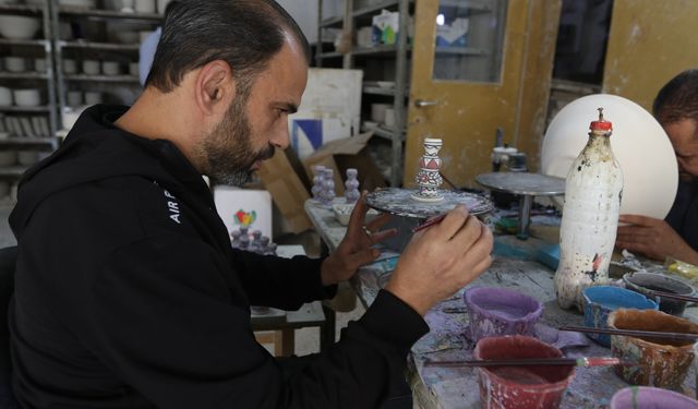 "2016 Dünya El Sanatları Kenti" ünvanlı El Halil’de tarihi atölyeler can çekişiyor