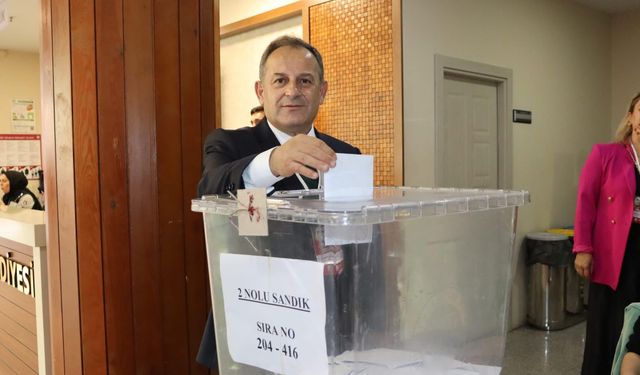 CHP Trabzon İl Başkanlığı’nda Mustafa Bak güven tazeledi