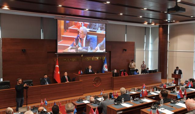 Zorlu,yerel tiyatroların yaşadığı sahne sıkıntısını gündeme getirdi