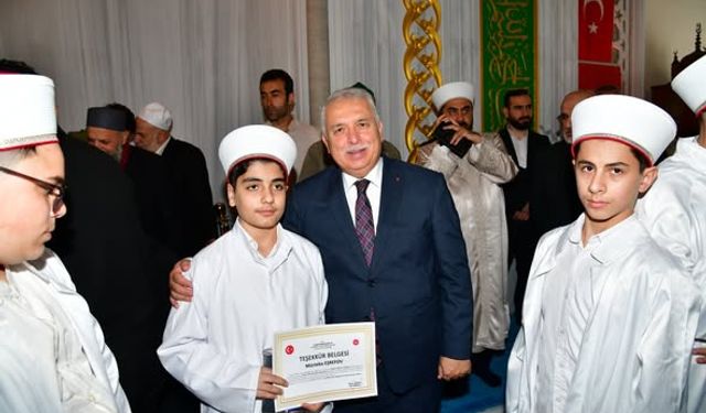 Vali Aziz Yıldırım, Hanife Hatun Camii’nde düzenlenen icazet merasimine katıldı