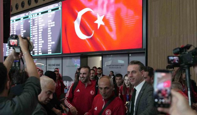 Dünya şampiyonu Taekwondo Milli Takımı, Türkiye’ye döndü