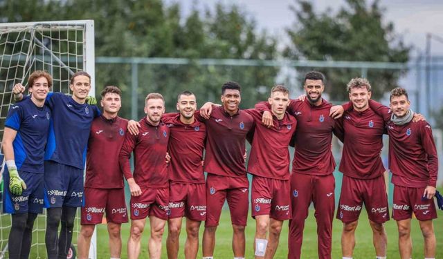 Edin Visca, genç oyunculara rehberlik ediyor