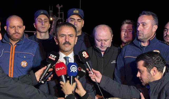 Gemiden tahliye edilen 25 personel tedbiren hastaneye götürüldü