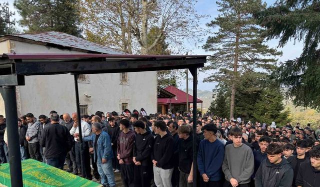 Genç futbolcu Samet Şahin son yolculuğuna uğurlandı