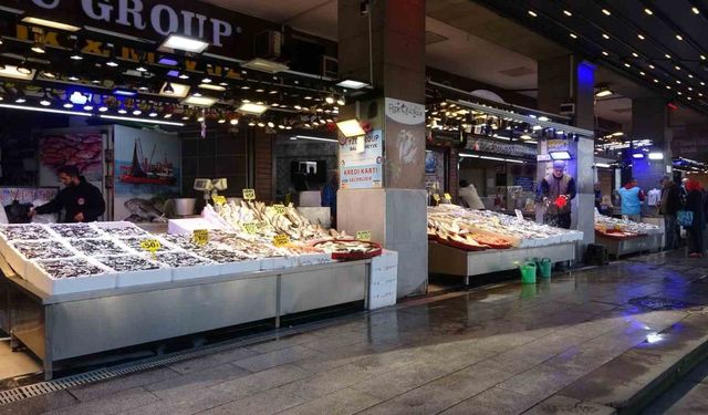 Karadeniz son 35 yılın en bereketli hamsi sezonunu yaşıyor