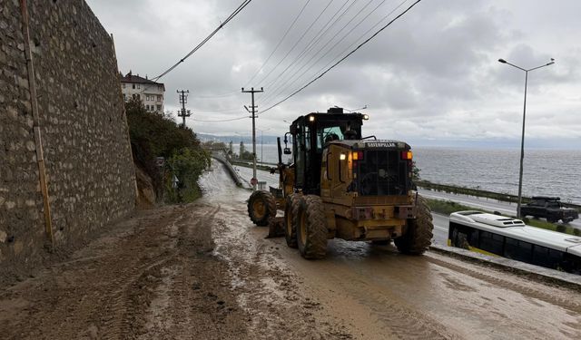 Büyükşehir'in 18 ilçedeki yoğun mesaisi devam ediyor