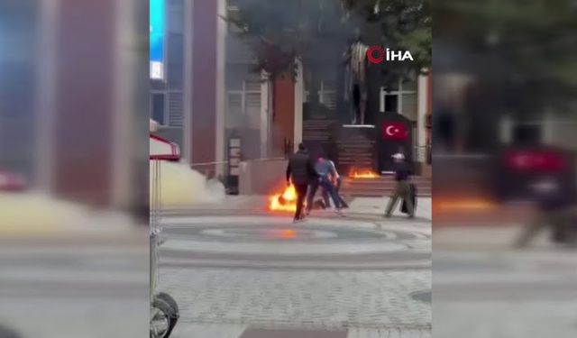 Kaymakamlık önünde kendini yaktı!