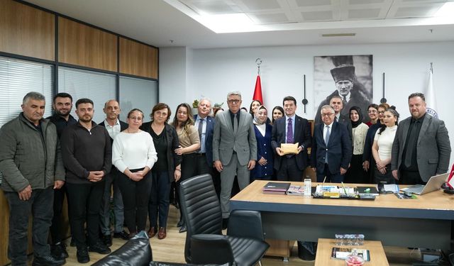 Belediye çalışanlarından burs kampanyasına 61 bin lira destek