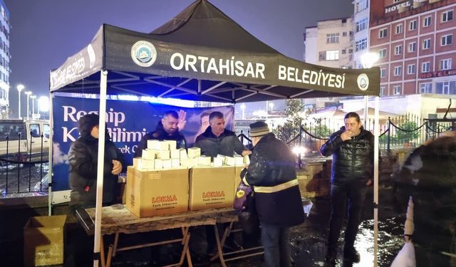 Ortahisar Belediyesi'nden 'Regaip Kandili'nde lokma ve kandil simidi ikramı
