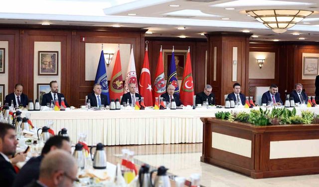 Bakan Güler: 'PKK'yı tam bitirdiğimiz anda terör örgütü de 'Terörsüz Türkiye' sürecine uyacağını açıkladı'