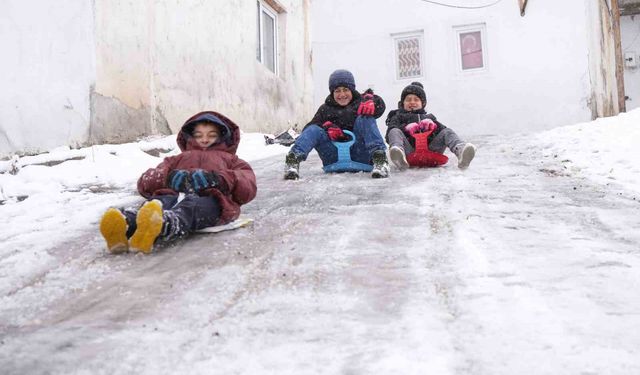Bayburt'un süper abileri: Dik yokuş pist oldu, kardeş sevgisi soğuğu unutturdu