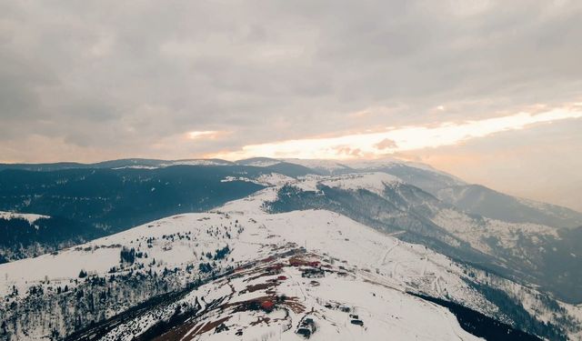 Trabzon’un yaylalarından kar manzaraları