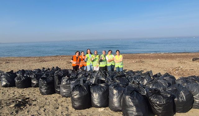 Büyükşehir ekiplerinin sahil temizliği çalışması