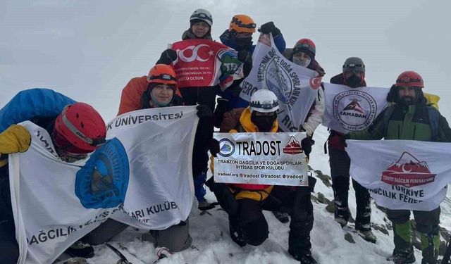 Demirkapı Tepesi'ne kış zirve tırmanışı