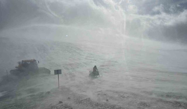 Trabzon'un yükseklerinde kar fırtınası etkili oluyor