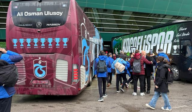 Trabzonspor ve Kocaelispor, stadyuma giriş yaptı