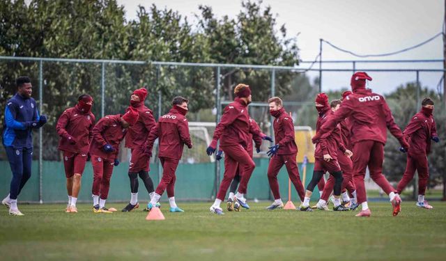İstanbulspor maçı hazırlıklarını tamamlayan Trabzonspor İstanbul'a gitti