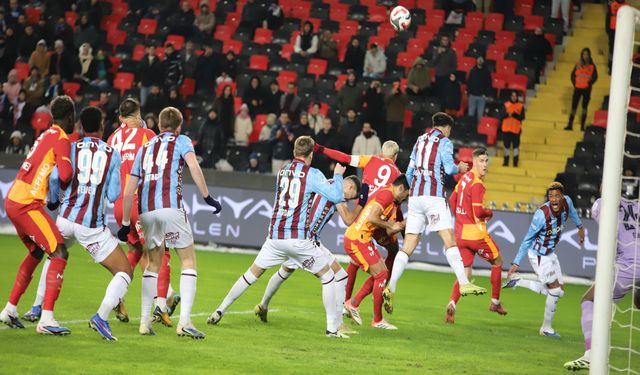 Turkcell Süper Kupa: Galatasaray: 2 - Trabzonspor: 0 (İlk yarı)