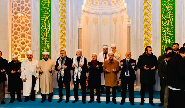 Yeni yılın ilk gününde Filistin için dualar edildi