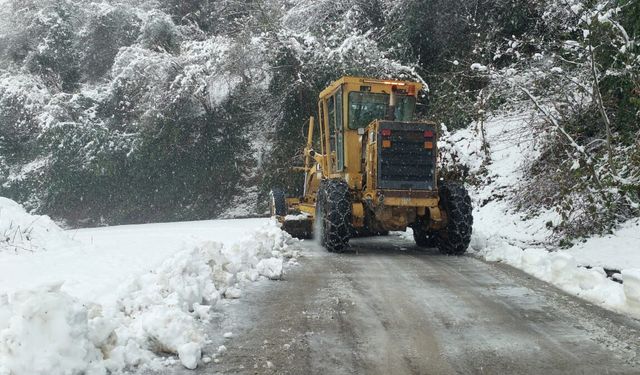 Ortahisar'da karla mücadele çalışmaları devam ediyor