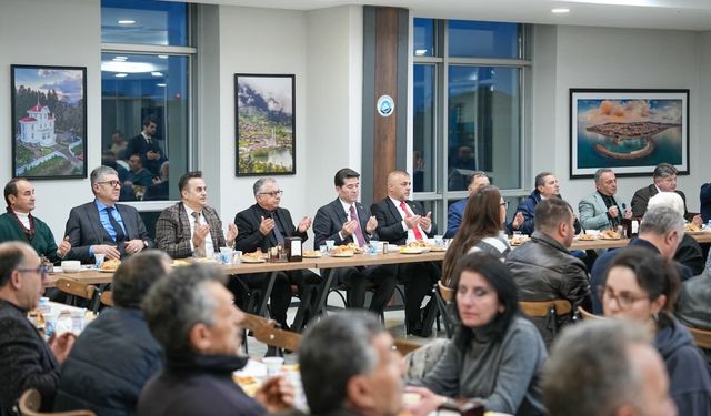 Başkan Kaya,Ortahisar'daki muhtarları iftar programında ağırladı