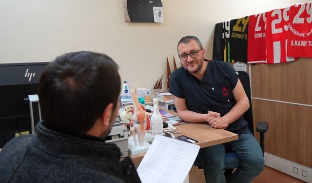 Hastaneden randevu alamayınca doktora taşlama şiir yazdı