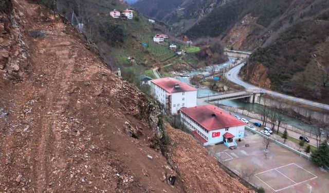 Heyelan tehdidine karşı okul koruma altına alındı