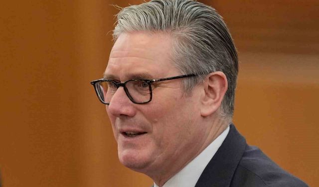 İngiltere Başbakanı Starmer'dan istifa çağrılarına yanıt: 'Görevimden vazgeçmeyeceğim'