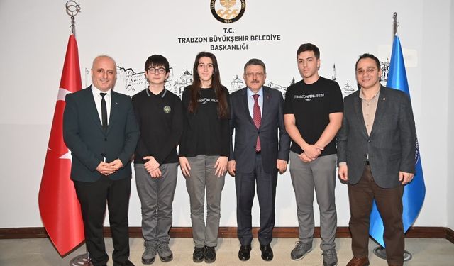 Liselilerin projesine Başkan Genç'ten destek