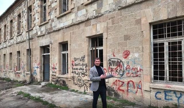 Tarihi binaya yapılan çirkin saldırıya belediye başkanından sert tepki