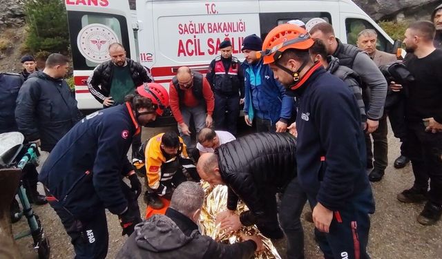 Araç uçuruma yuvarlandı: 1 yaralı