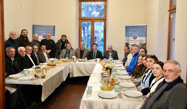 Başkan Kaya,Trabzon Sanat Evi'nin iftarına katıldı