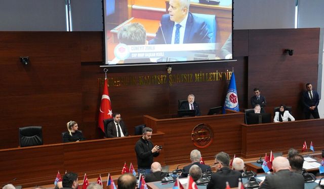 Zorlu:'Trabzon Büyükşehir Belediyesi'nin borçlanmasını takip edemiyoruz'