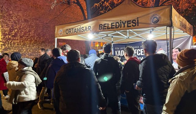 Ortahisar Belediyesi,ikram geleneğini Kadir Gecesi'nde de sürdürdü