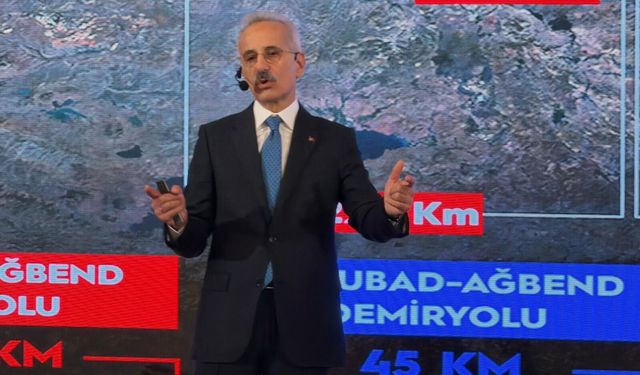 Ulaştırma ve Altyapı Bakanı Uraloğlu: 'Karadeniz'e demiryolu Samsun'dan Sarp'a uzanacak'