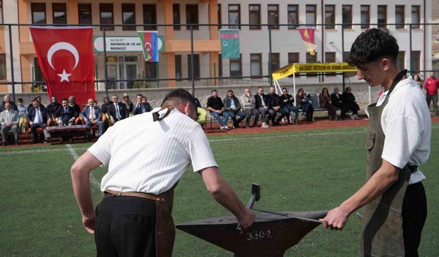 Bayburt'ta Nevruz coşkusu: Bayram ateşi yakıldı, örste demir dövüldü