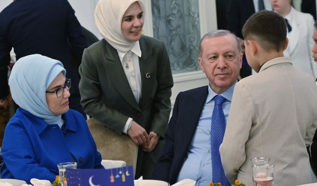 Cumhurbaşkanı Erdoğan, devlet himayesindeki çocuklarla gönül sofrasında buluştu