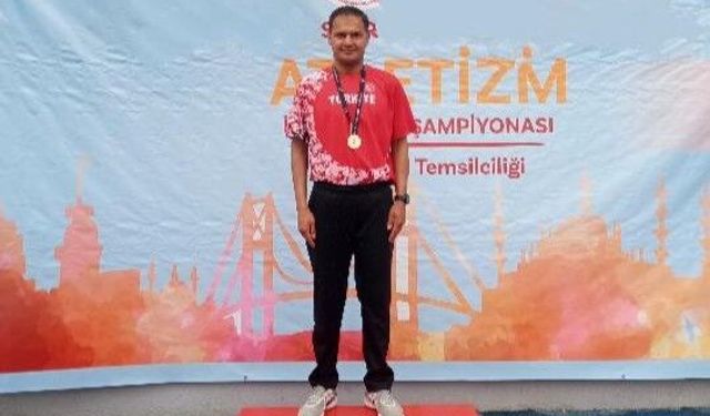 Büyükşehir sporcusu Emrah Öztürk'ten çifte şampiyonluk