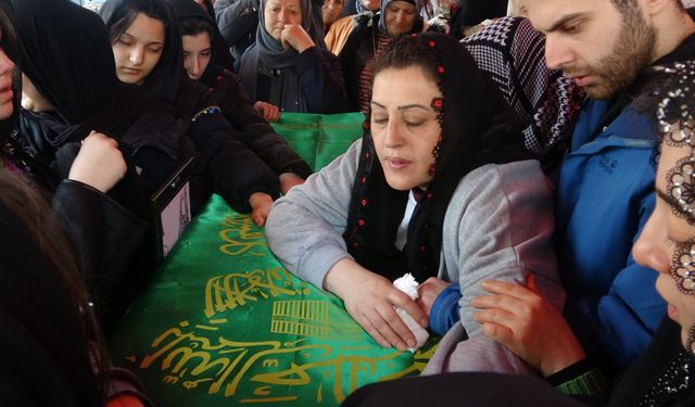 Taciz mağduru genç kız son yolculuğuna gözyaşları ile uğurlandı