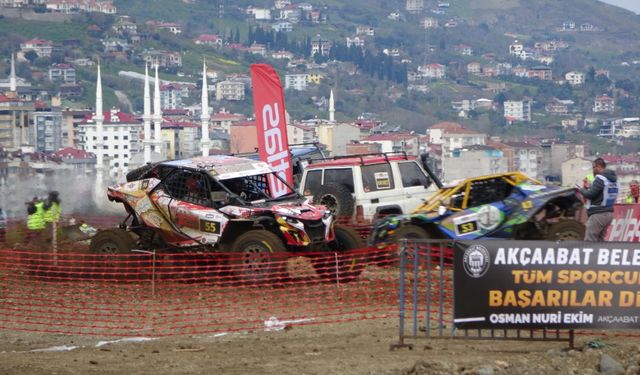 Karadeniz sahilinde adrenalin fırtınası: Trabzon'da off-road yarışları, final etabıyla devam etti