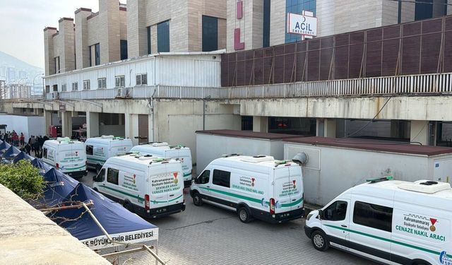 Okul saldırısında hayatını kaybedenlerin cenazeleri ailelerine teslim edilmeye başlandı