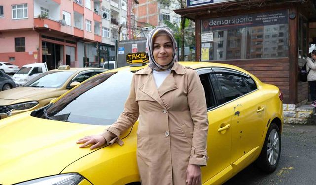 Kadın taksi şoförü takdir görüyor