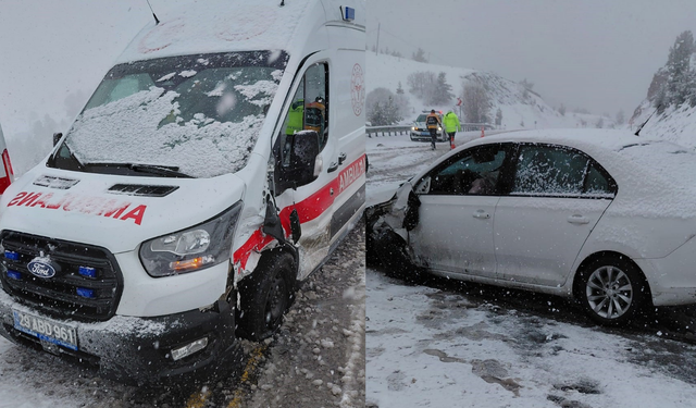 Trabzon plakalı otomobil ile Ambulans çarpıştı