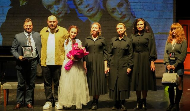 Trabzon'da Tiyatro Festivali coşkusu sürüyor